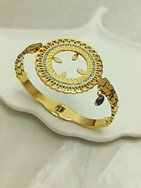 yarım altın takılan kelepçe