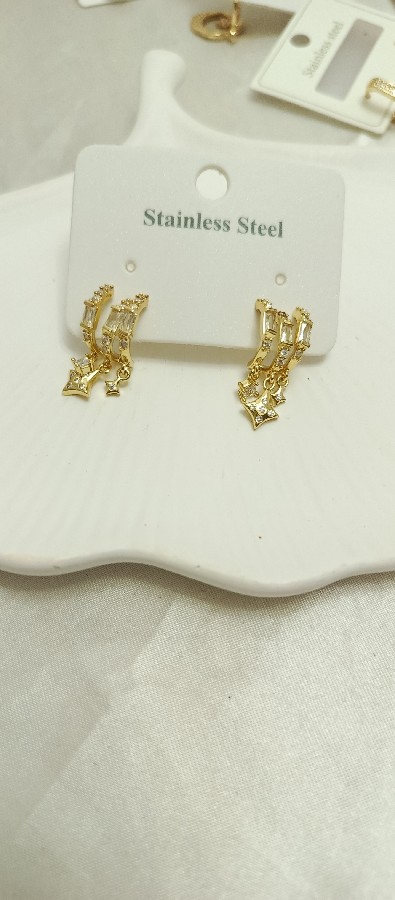 3 sıralı taşlı küpe