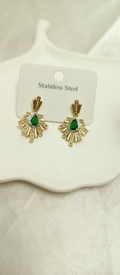 zümrüt yeşilli küpe