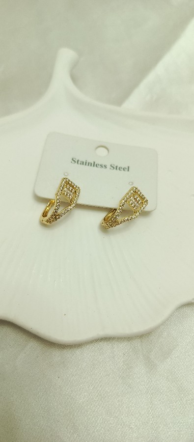 taşlı baget hoş küpe