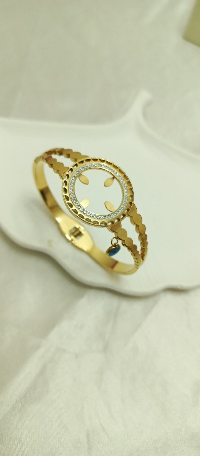 yarım altın takılan kelepçe