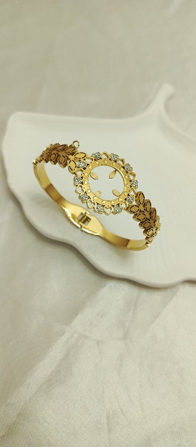 çeyrek takılan kalp desenli kelepçe