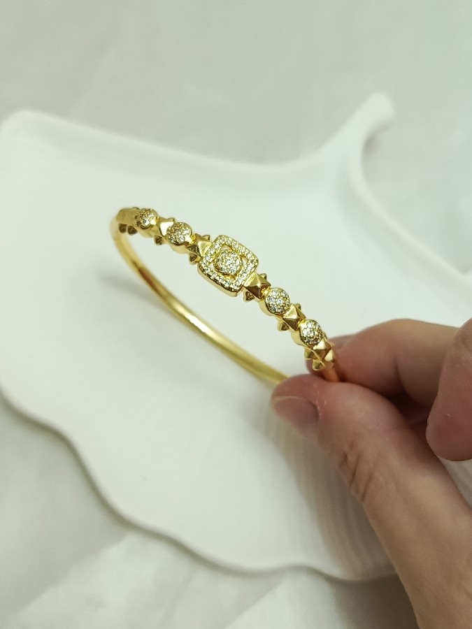 baget taşlı kelepçe