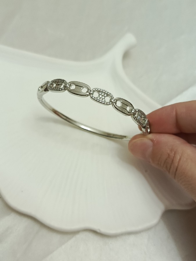 taşlı sade silver kelepçe