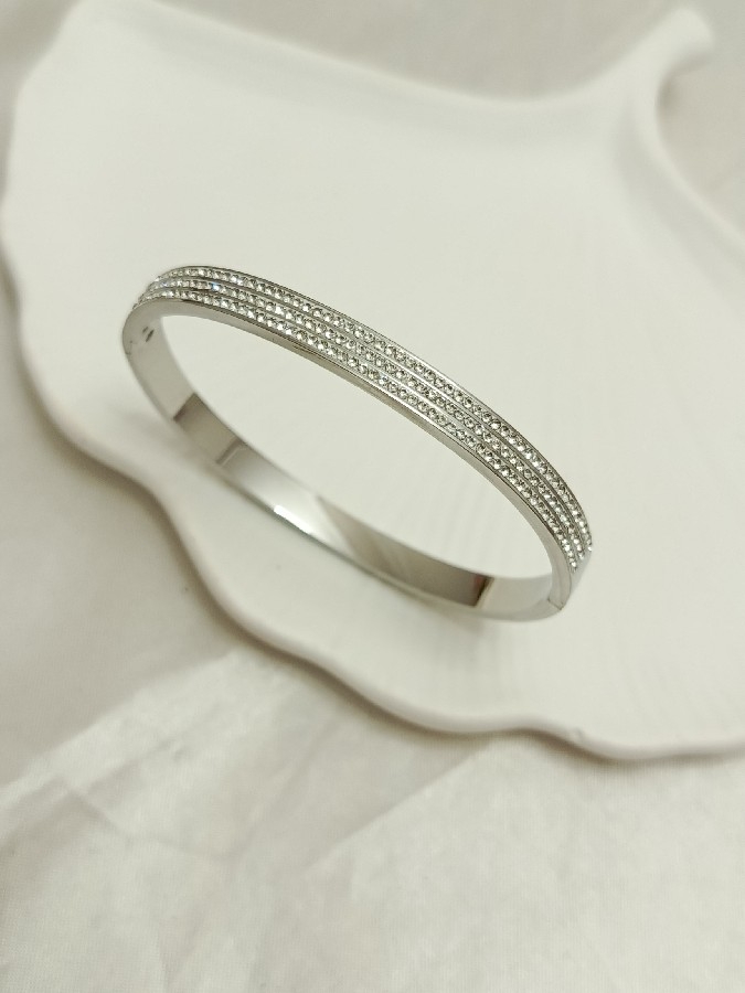 üzeri taşlı silver kelepçe