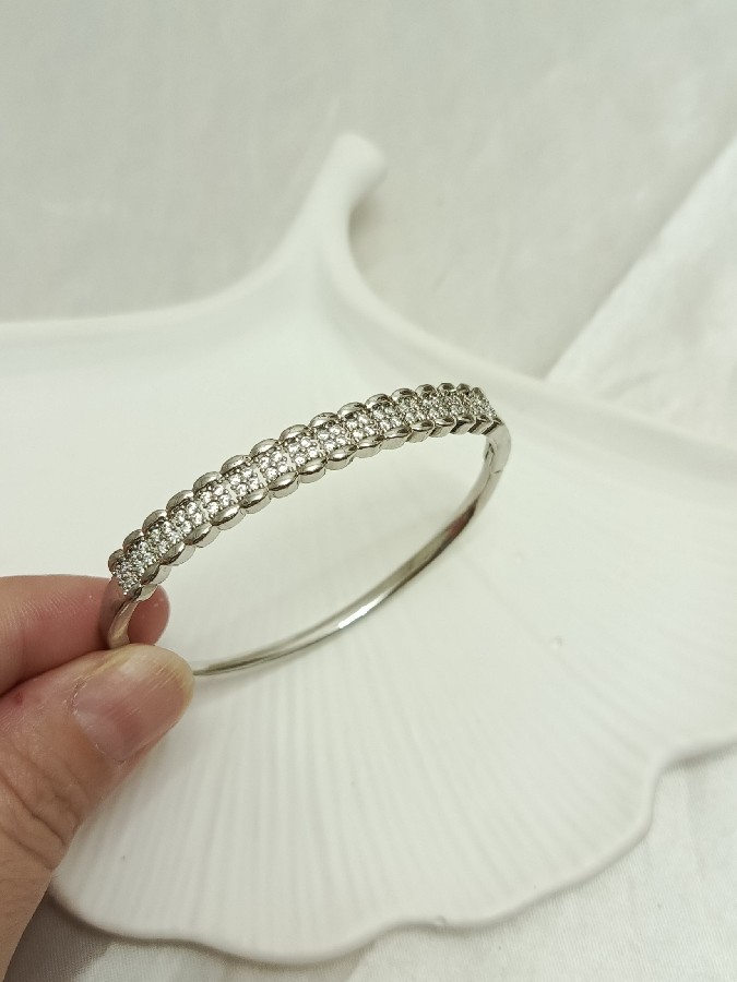 ortası taşlı silver ince kelepçe